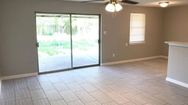 205 Grantham Road, Baytown, TX 77521