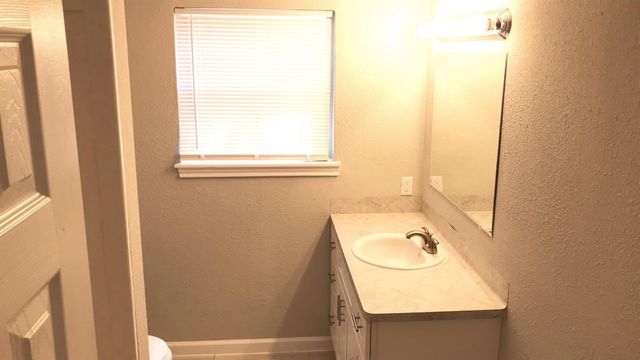 205 Grantham Road, Baytown, TX 77521