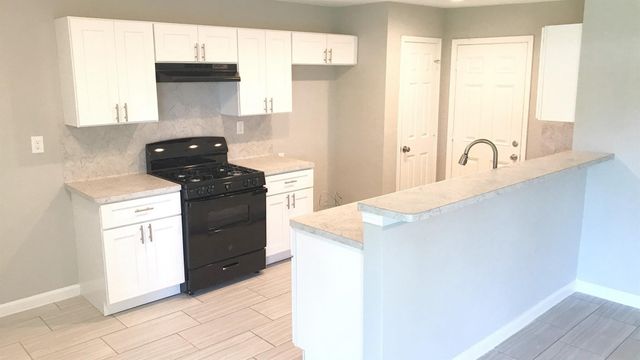 205 Grantham Road, Baytown, TX 77521