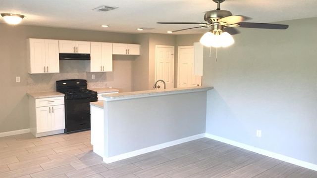 205 Grantham Road, Baytown, TX 77521