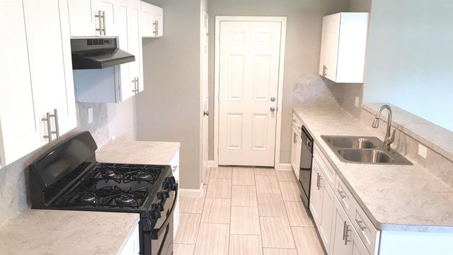 205 Grantham Road, Baytown, TX 77521