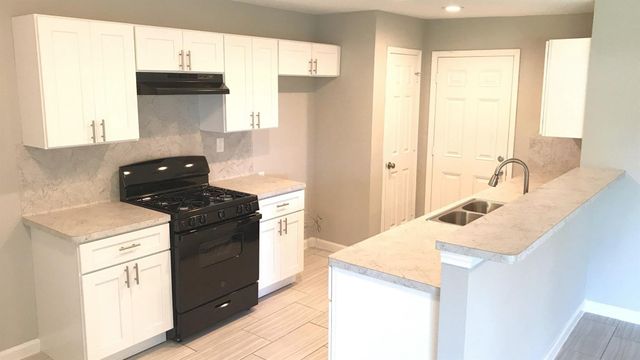 205 Grantham Road, Baytown, TX 77521