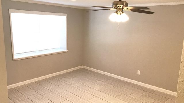 205 Grantham Road, Baytown, TX 77521