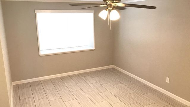 205 Grantham Road, Baytown, TX 77521