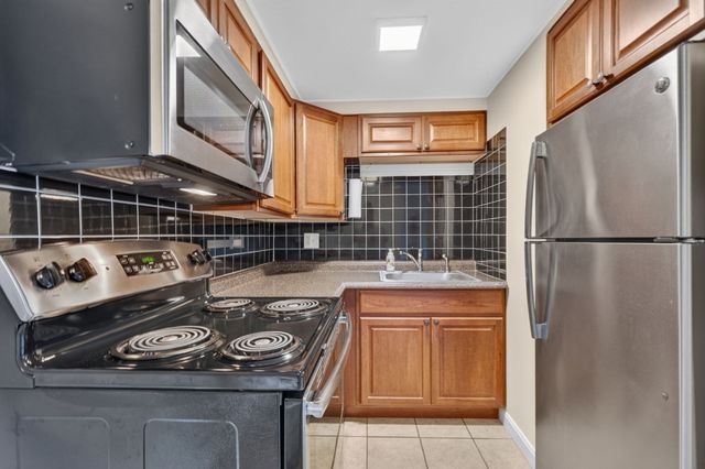14 Arizona Ter 8, Arlington, MA 02474