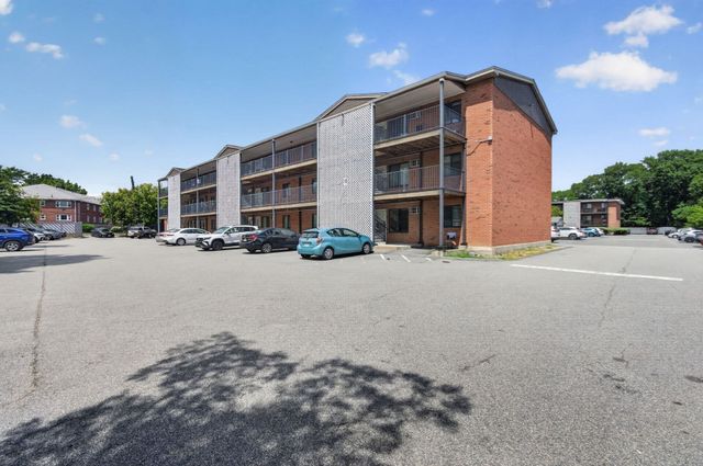 14 Arizona Ter 8, Arlington, MA 02474