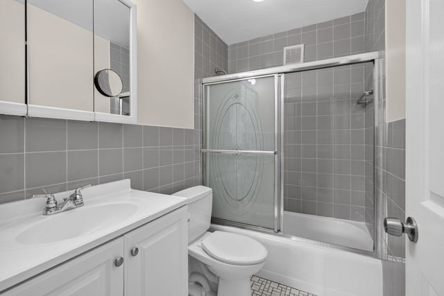 14 Arizona Ter 8, Arlington, MA 02474