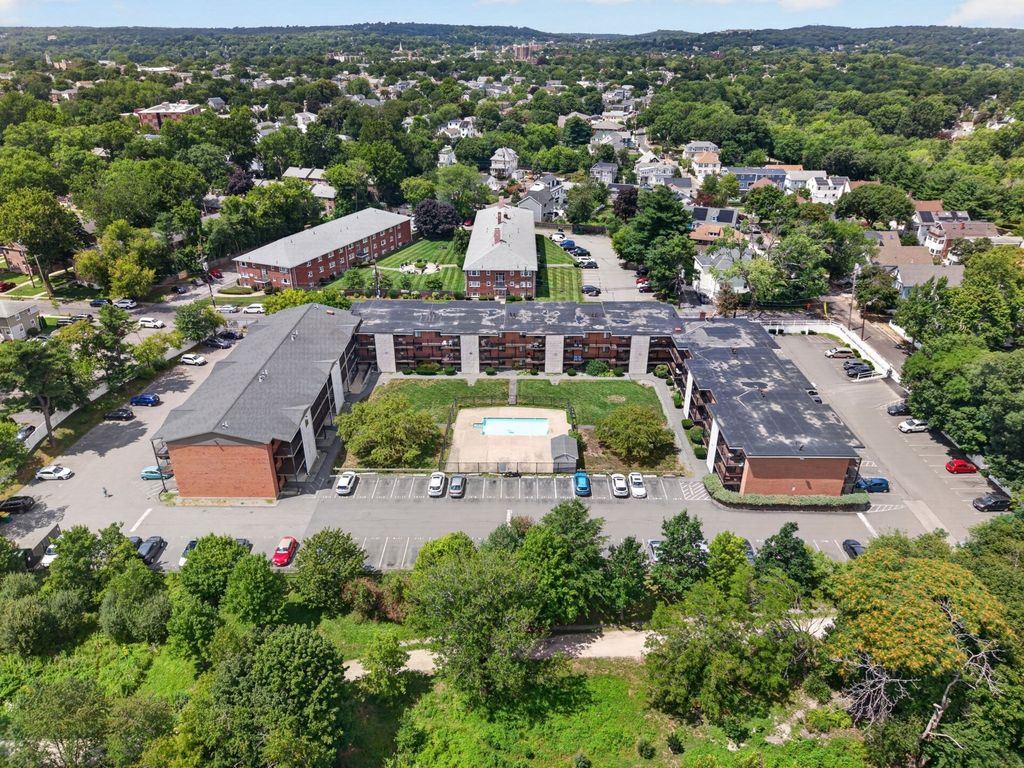 14 Arizona Ter 8, Arlington, MA 02474