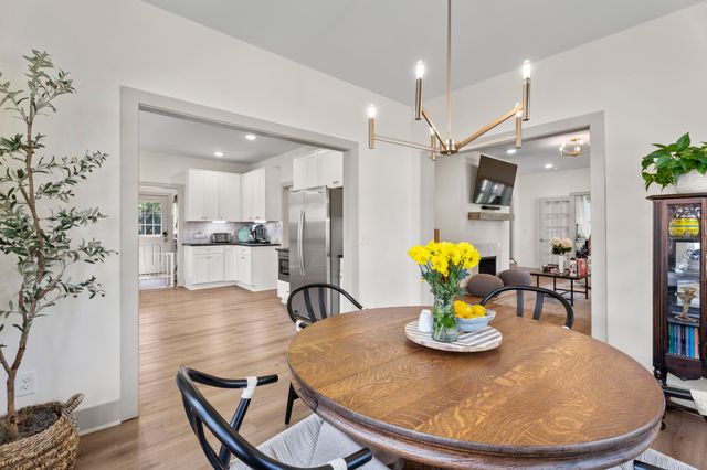 1118 Riverwood Dr, Nashville, TN 37216