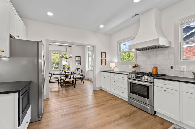 1118 Riverwood Dr, Nashville, TN 37216