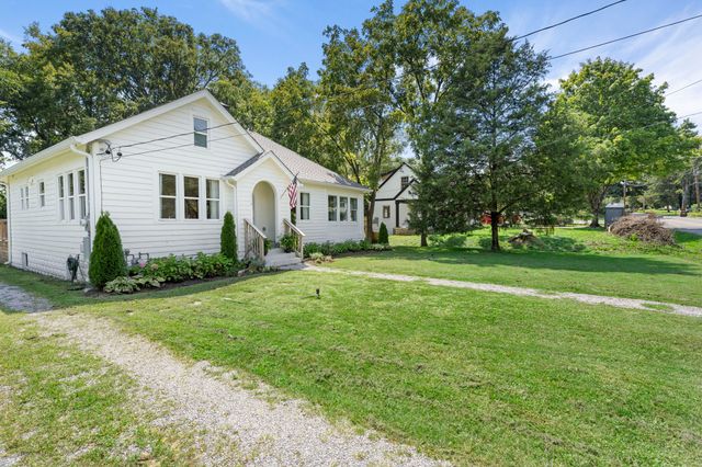 1118 Riverwood Dr, Nashville, TN 37216