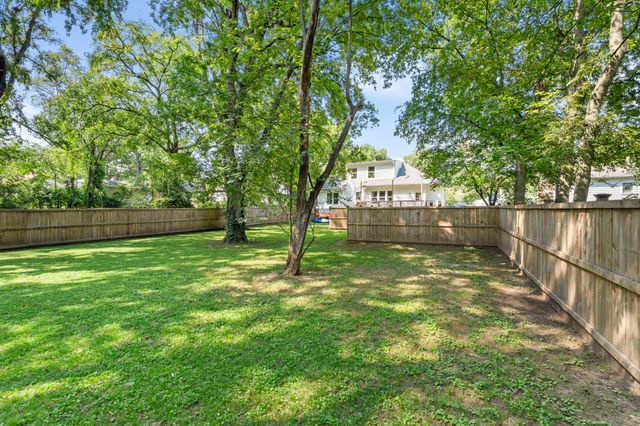 1118 Riverwood Dr, Nashville, TN 37216