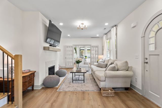 1118 Riverwood Dr, Nashville, TN 37216