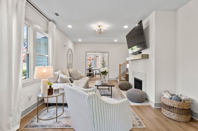 1118 Riverwood Dr, Nashville, TN 37216