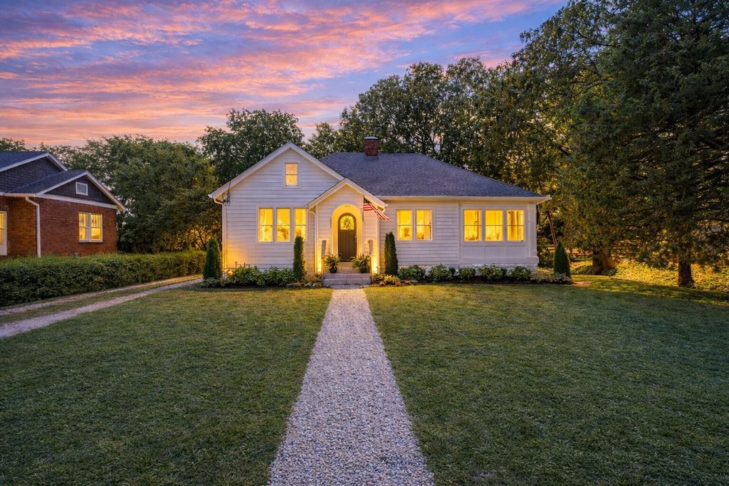 1118 Riverwood Dr, Nashville, TN 37216