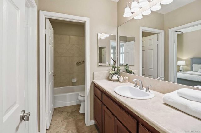 691 Center Stage Glen, Escondido, CA 92025