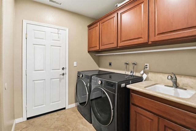 691 Center Stage Glen, Escondido, CA 92025