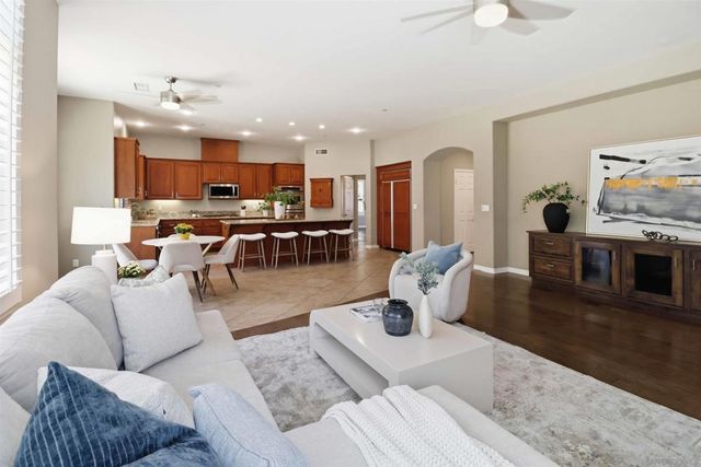 691 Center Stage Glen, Escondido, CA 92025