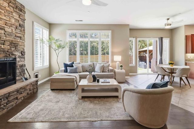 691 Center Stage Glen, Escondido, CA 92025