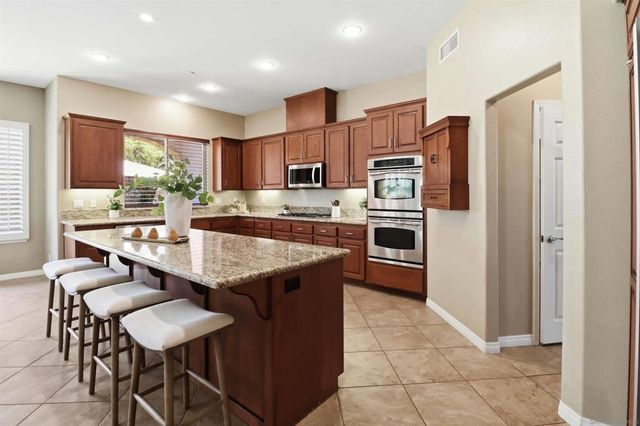 691 Center Stage Glen, Escondido, CA 92025