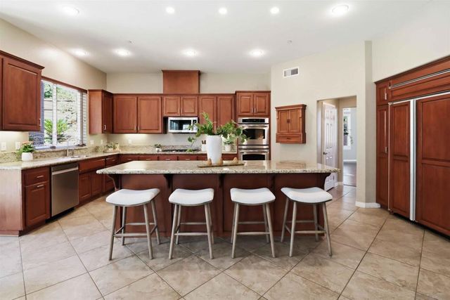 691 Center Stage Glen, Escondido, CA 92025