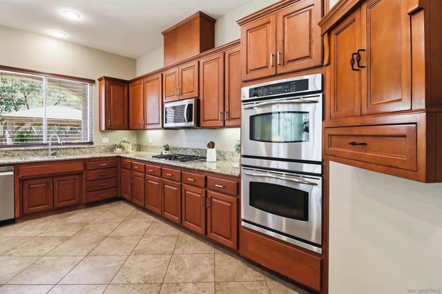 691 Center Stage Glen, Escondido, CA 92025