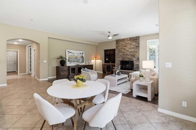 691 Center Stage Glen, Escondido, CA 92025