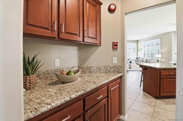 691 Center Stage Glen, Escondido, CA 92025