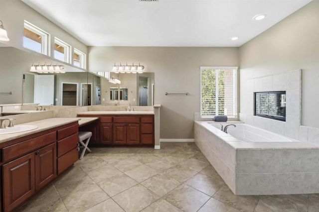 691 Center Stage Glen, Escondido, CA 92025