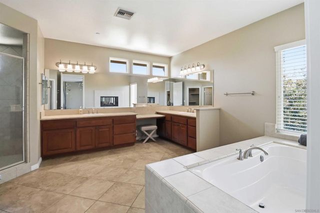 691 Center Stage Glen, Escondido, CA 92025