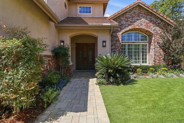 691 Center Stage Glen, Escondido, CA 92025
