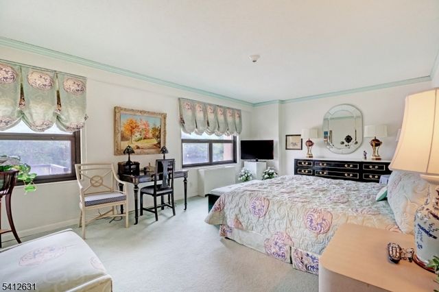 2 Claridge Dr. 2HW, Verona Twp., NJ 07044