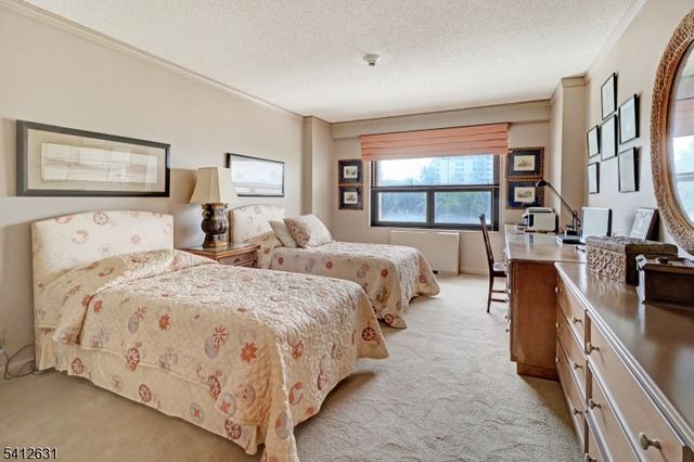 2 Claridge Dr. 2HW, Verona Twp., NJ 07044