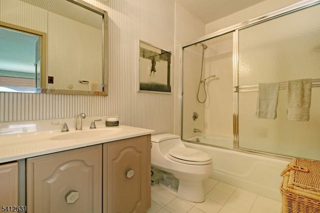 2 Claridge Dr. 2HW, Verona Twp., NJ 07044