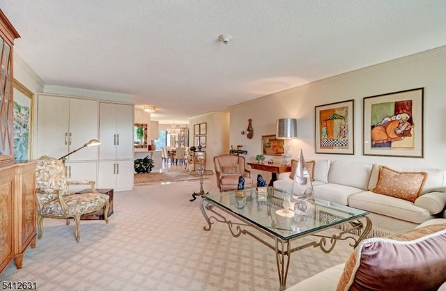 2 Claridge Dr. 2HW, Verona Twp., NJ 07044