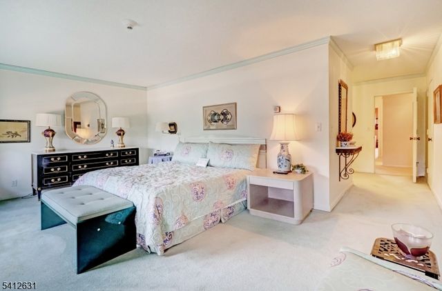2 Claridge Dr. 2HW, Verona Twp., NJ 07044