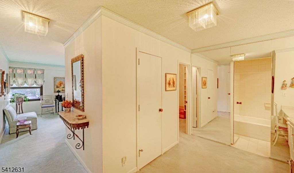 2 Claridge Dr. 2HW, Verona Twp., NJ 07044