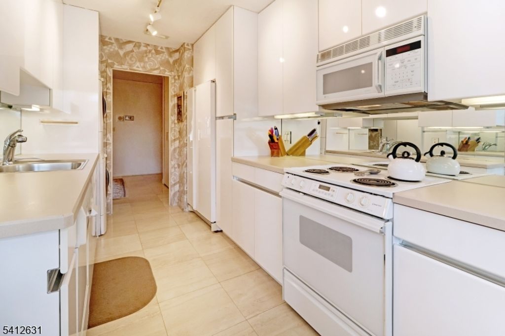 2 Claridge Dr. 2HW, Verona Twp., NJ 07044 — photo 4