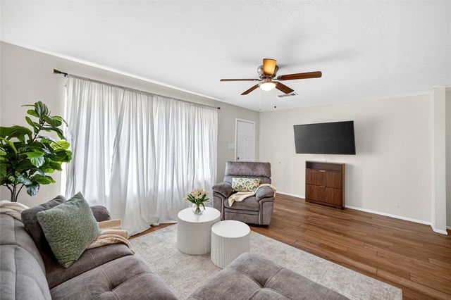 6975 Chasewood Drive, Houston, TX 77489