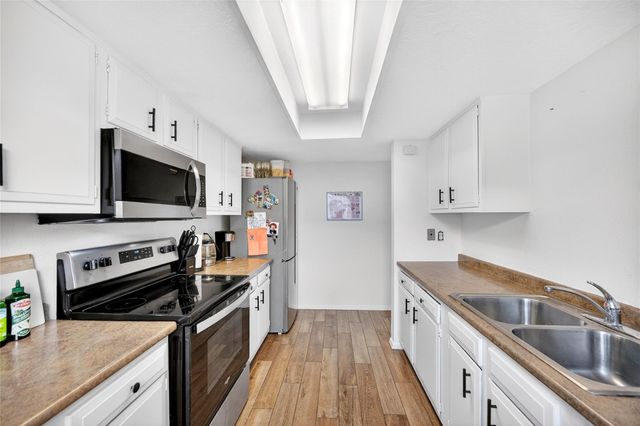 6975 Chasewood Drive, Houston, TX 77489