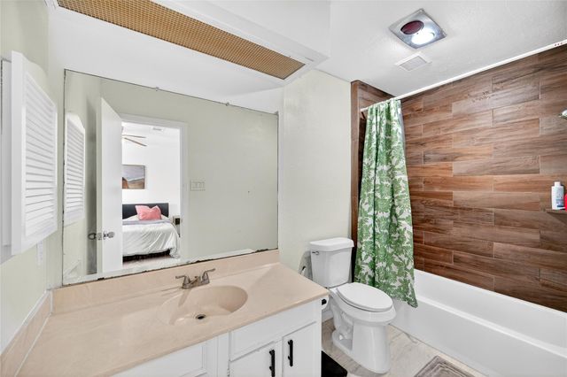 6975 Chasewood Drive, Houston, TX 77489