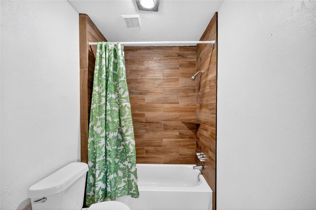 6975 Chasewood Drive, Houston, TX 77489