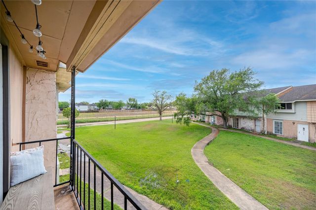 6975 Chasewood Drive, Houston, TX 77489