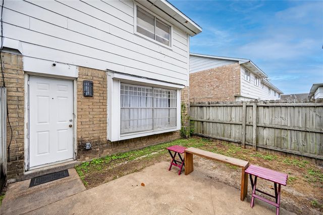 6975 Chasewood Drive, Houston, TX 77489