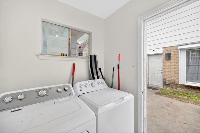 6975 Chasewood Drive, Houston, TX 77489