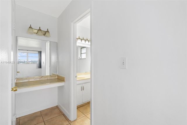 2500 SW 81st Ave 402, Davie, FL 33324