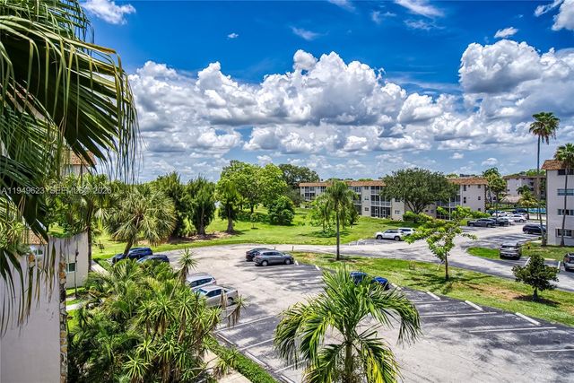 2500 SW 81st Ave 402, Davie, FL 33324