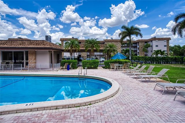 2500 SW 81st Ave 402, Davie, FL 33324