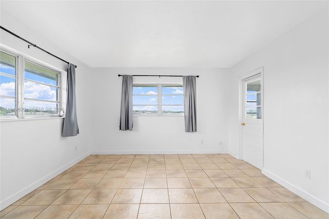 2500 SW 81st Ave 402, Davie, FL 33324