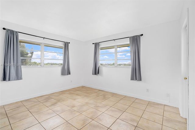 2500 SW 81st Ave 402, Davie, FL 33324